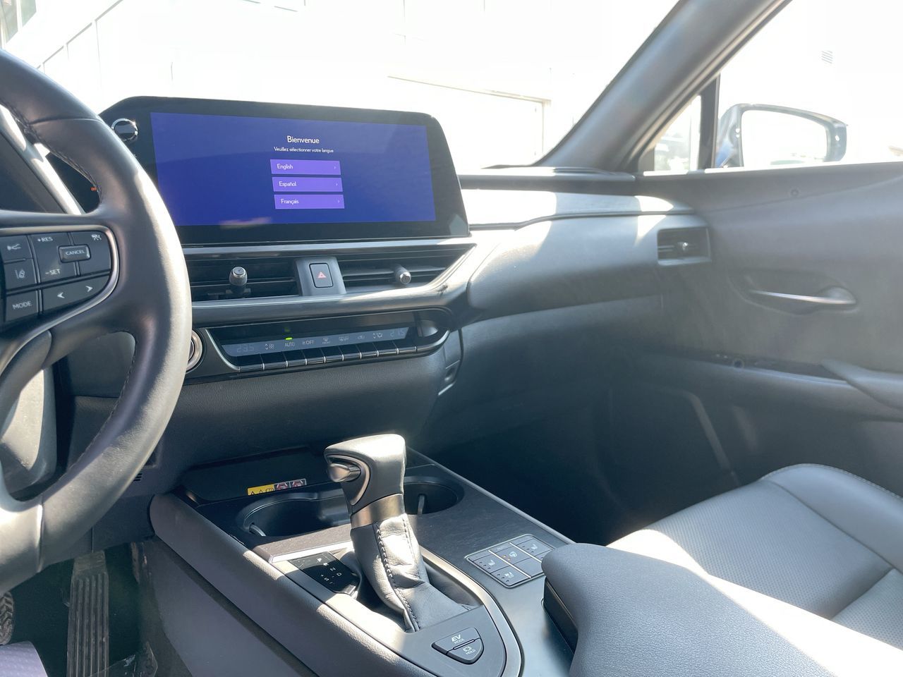 Lexus UX 250h  2024