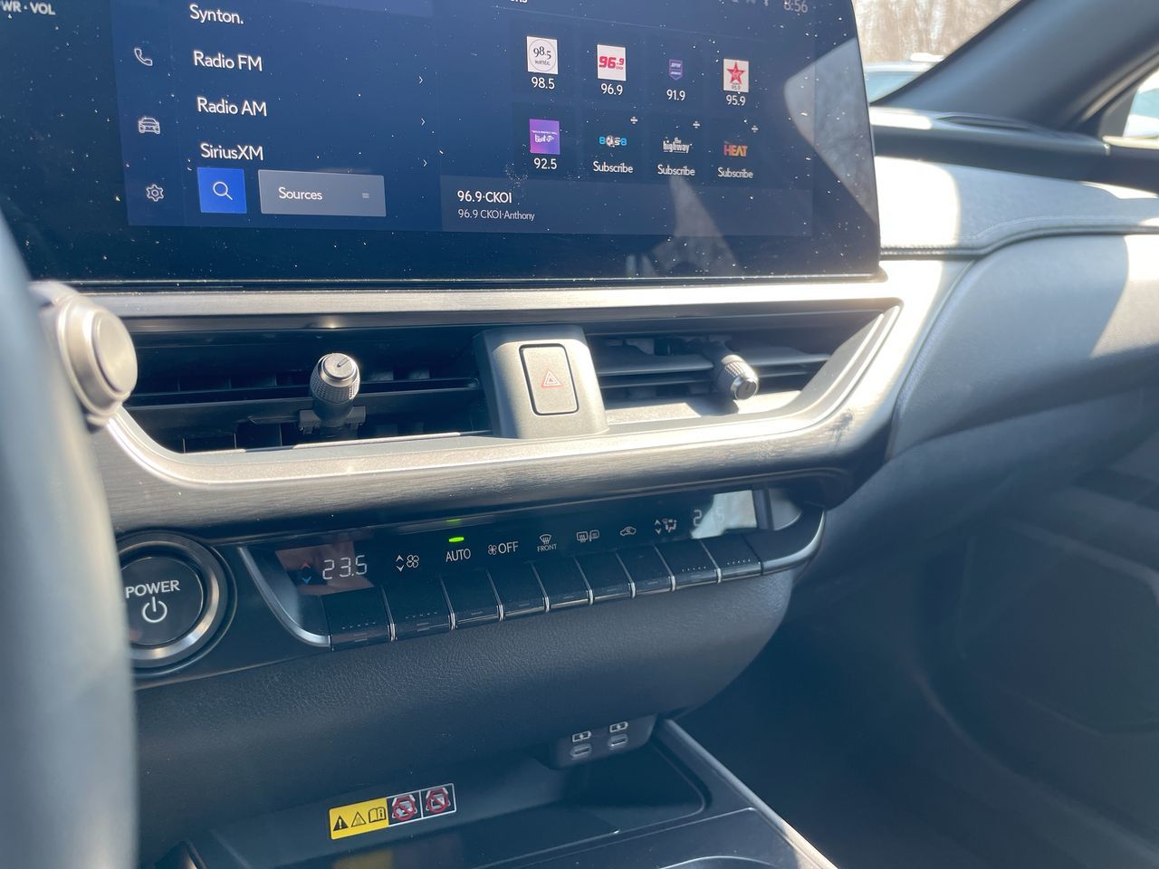 Lexus UX 250h  2024