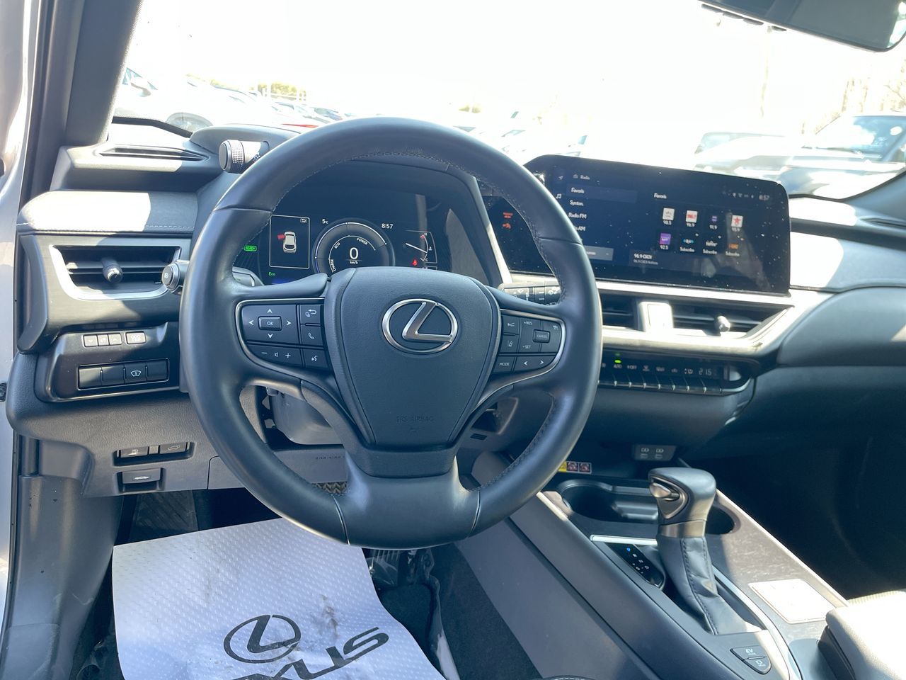 Lexus UX 250h  2024