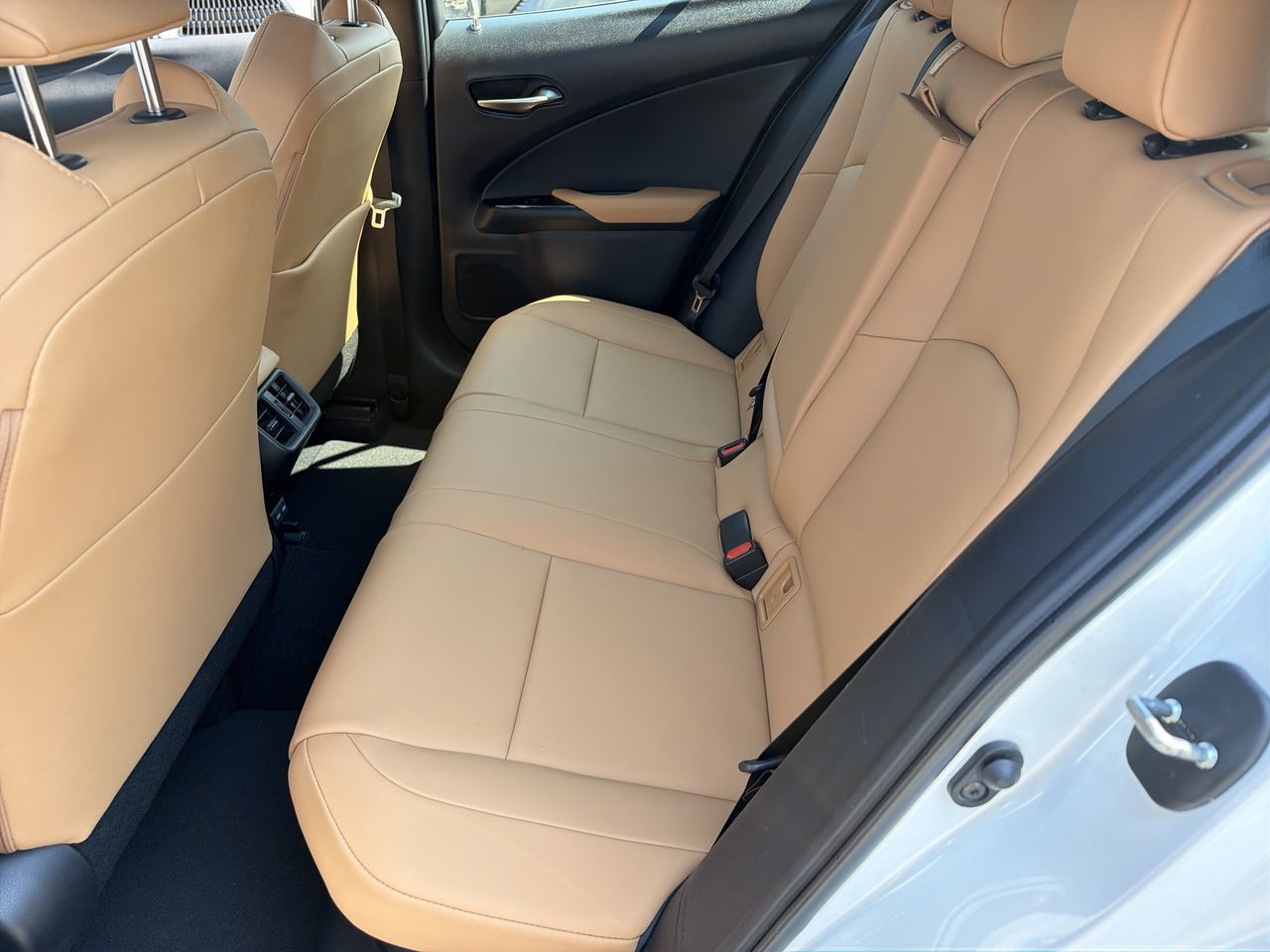 Lexus UX 250h  2024