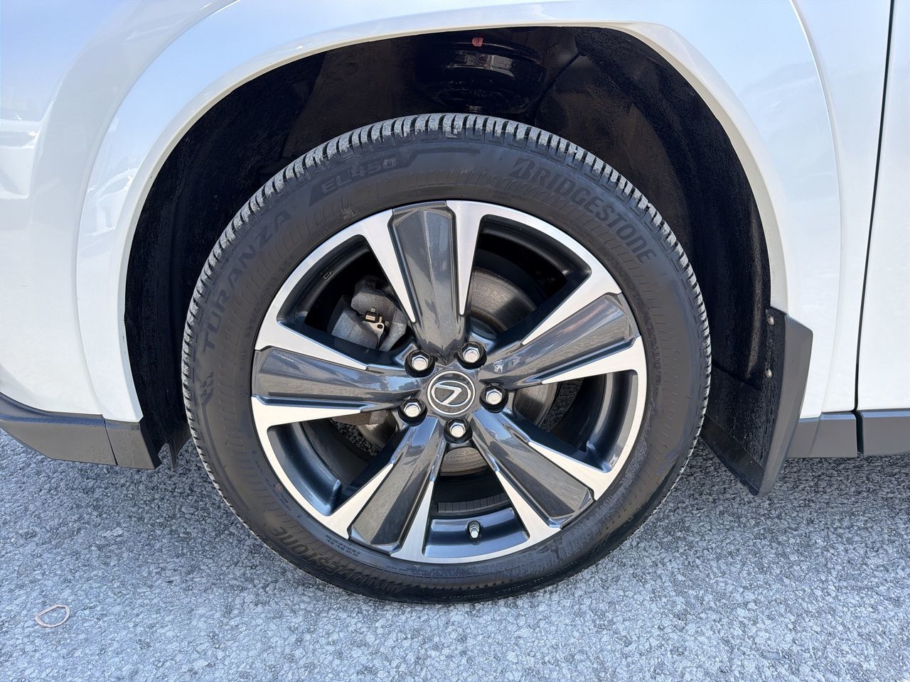 Lexus UX 250h  2024