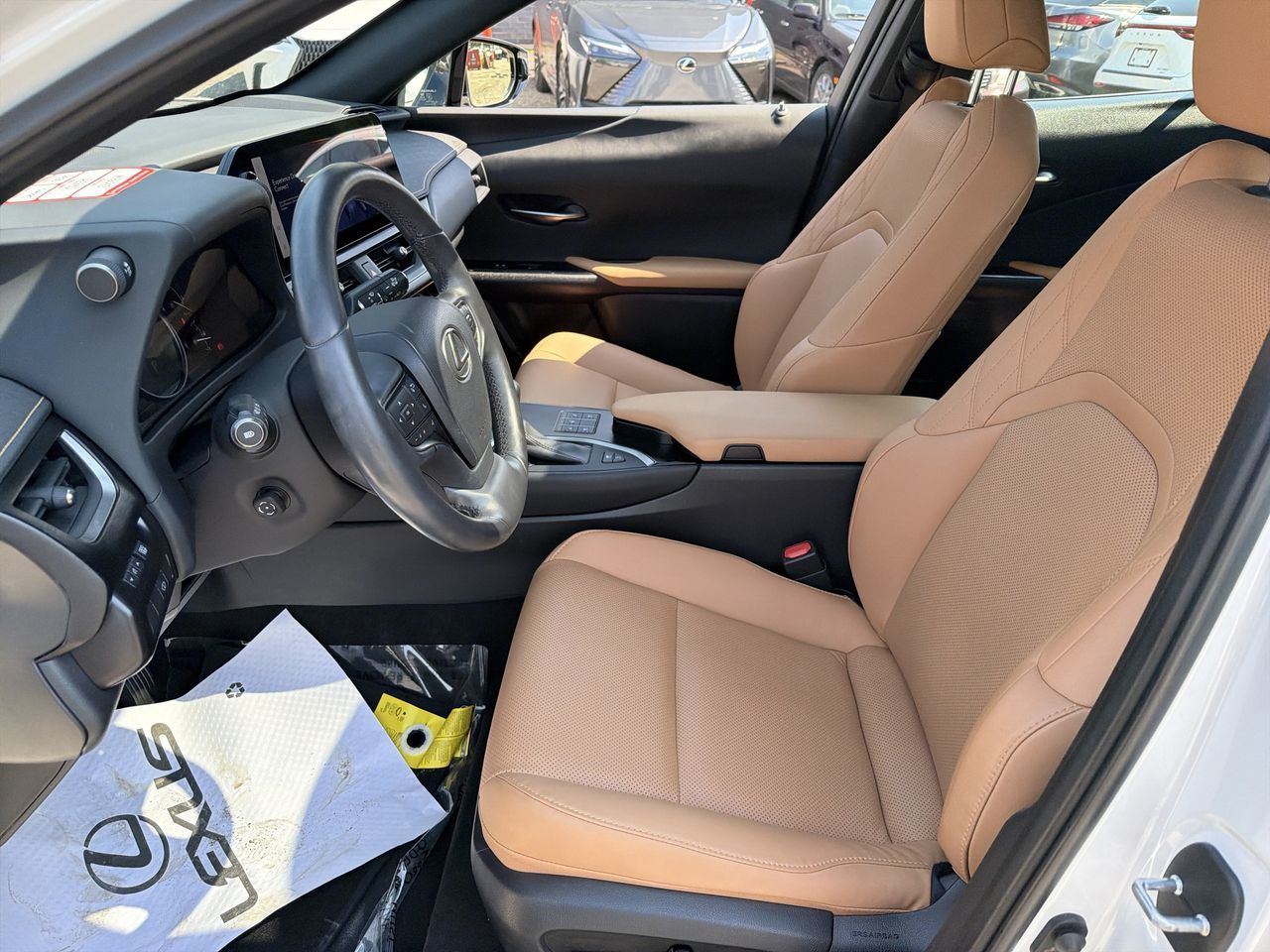 Lexus UX 250h  2024