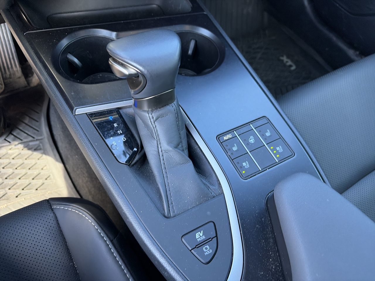 Lexus UX 250h  2024 à Laval, Québec