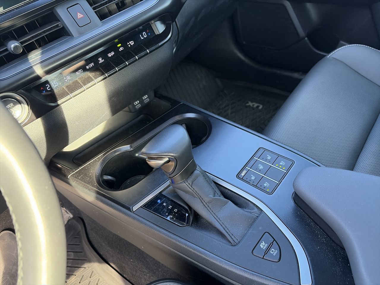Lexus UX 250h  2024 à Laval, Québec
