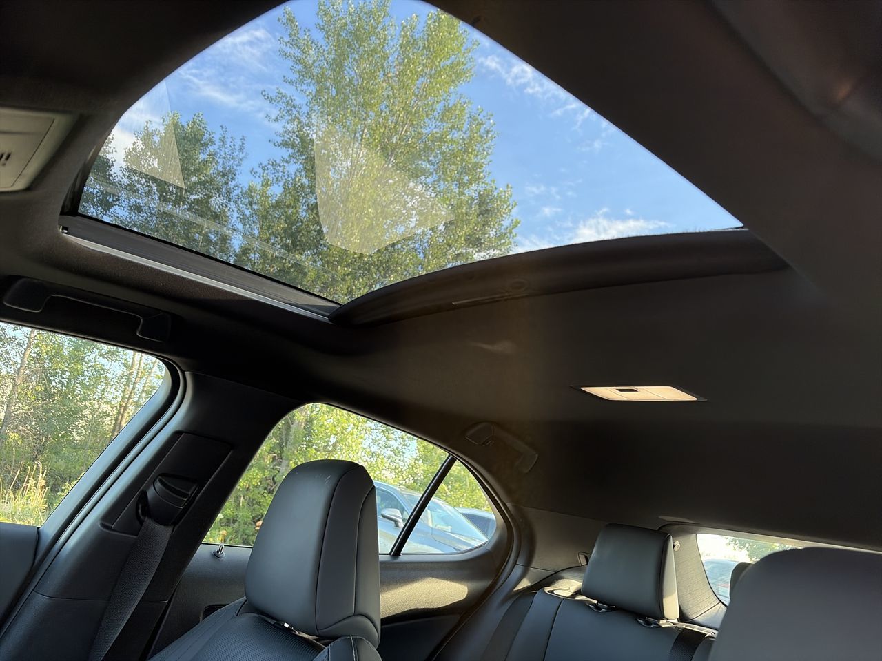Lexus UX 250h  2024 à Laval, Québec
