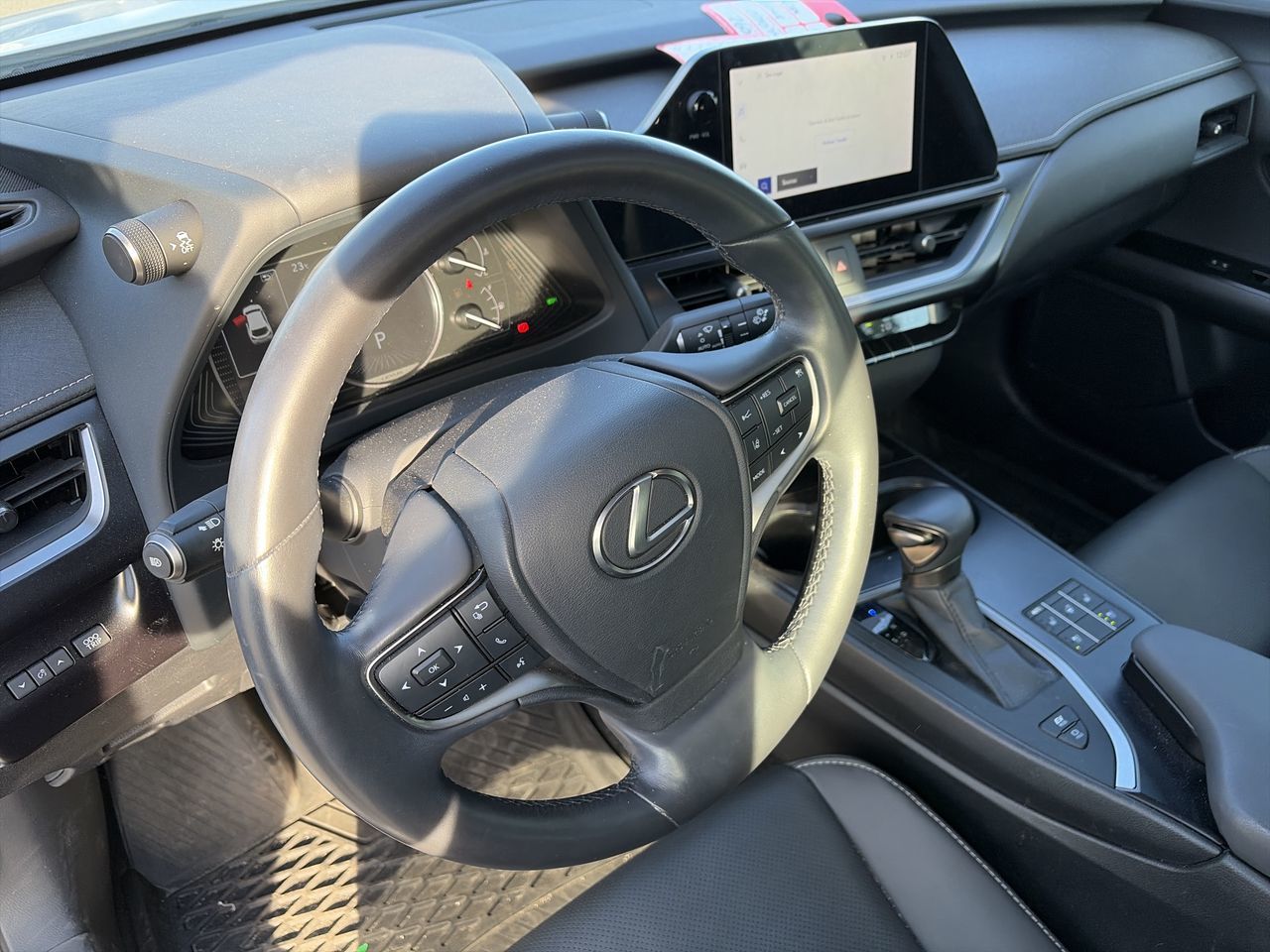 Lexus UX 250h  2024 à Laval, Québec