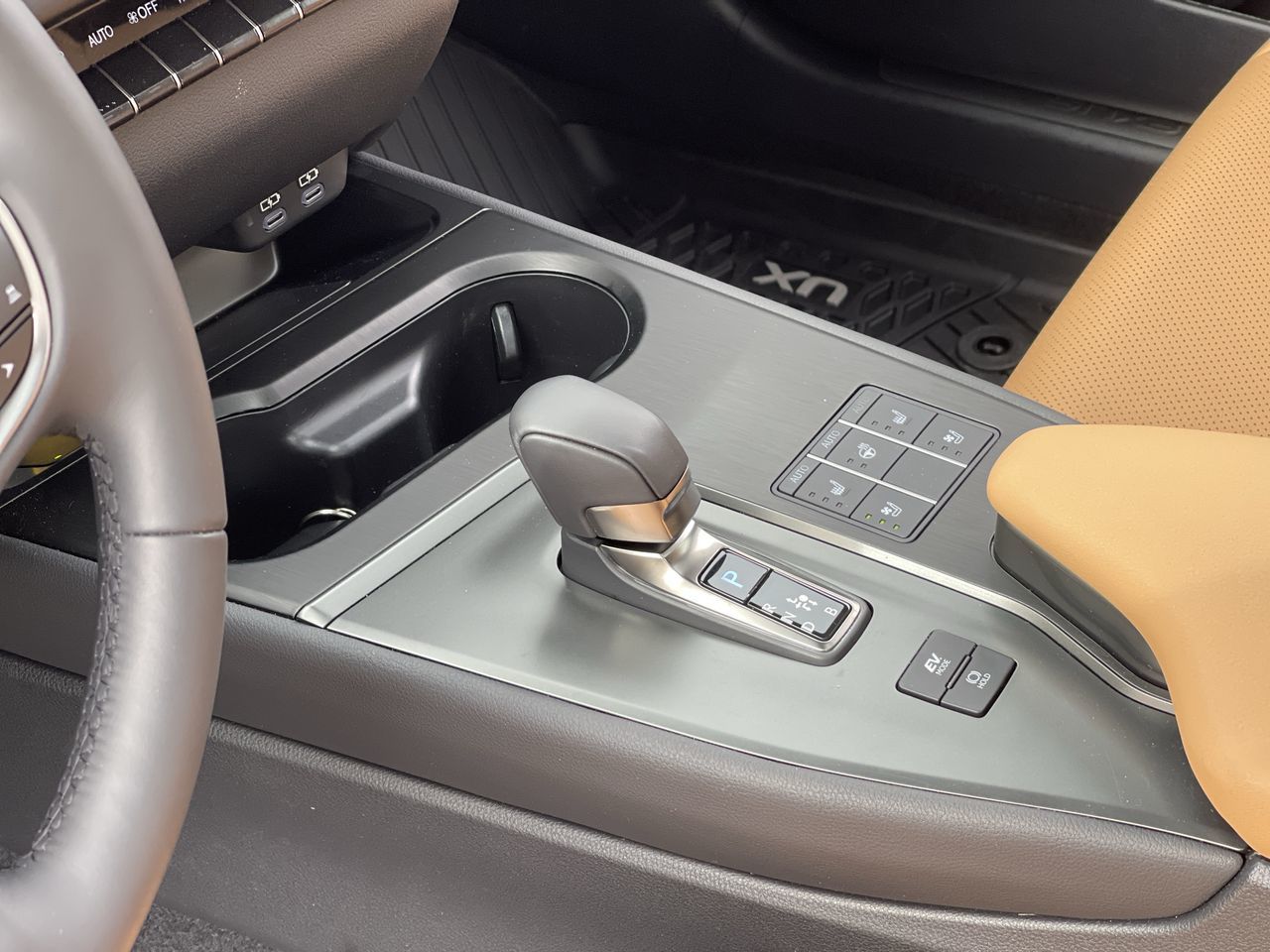 2025 Lexus UX HYBRID in Laval, Quebec