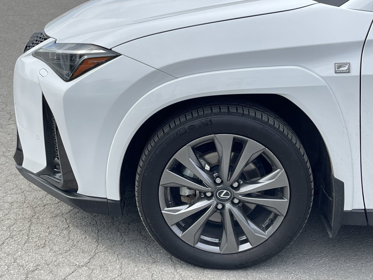 Lexus UX Hybrid  2025