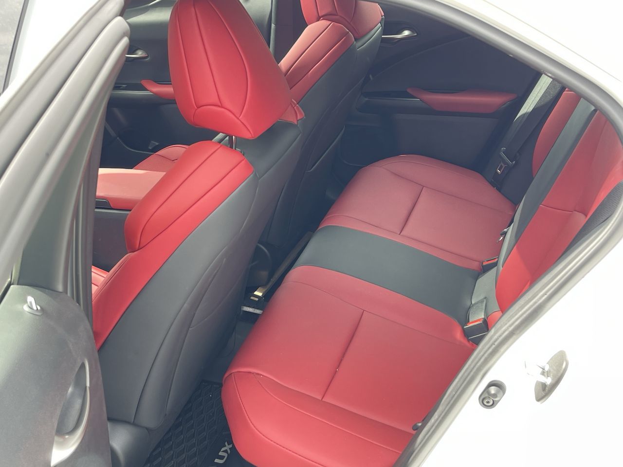 Lexus UX Hybrid  2025