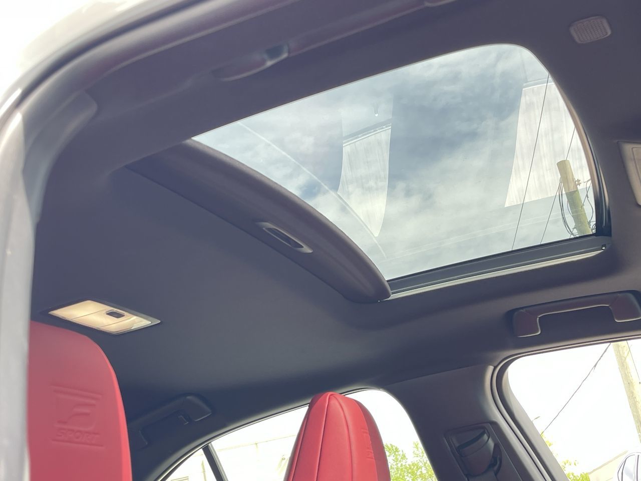 Lexus UX Hybrid  2025