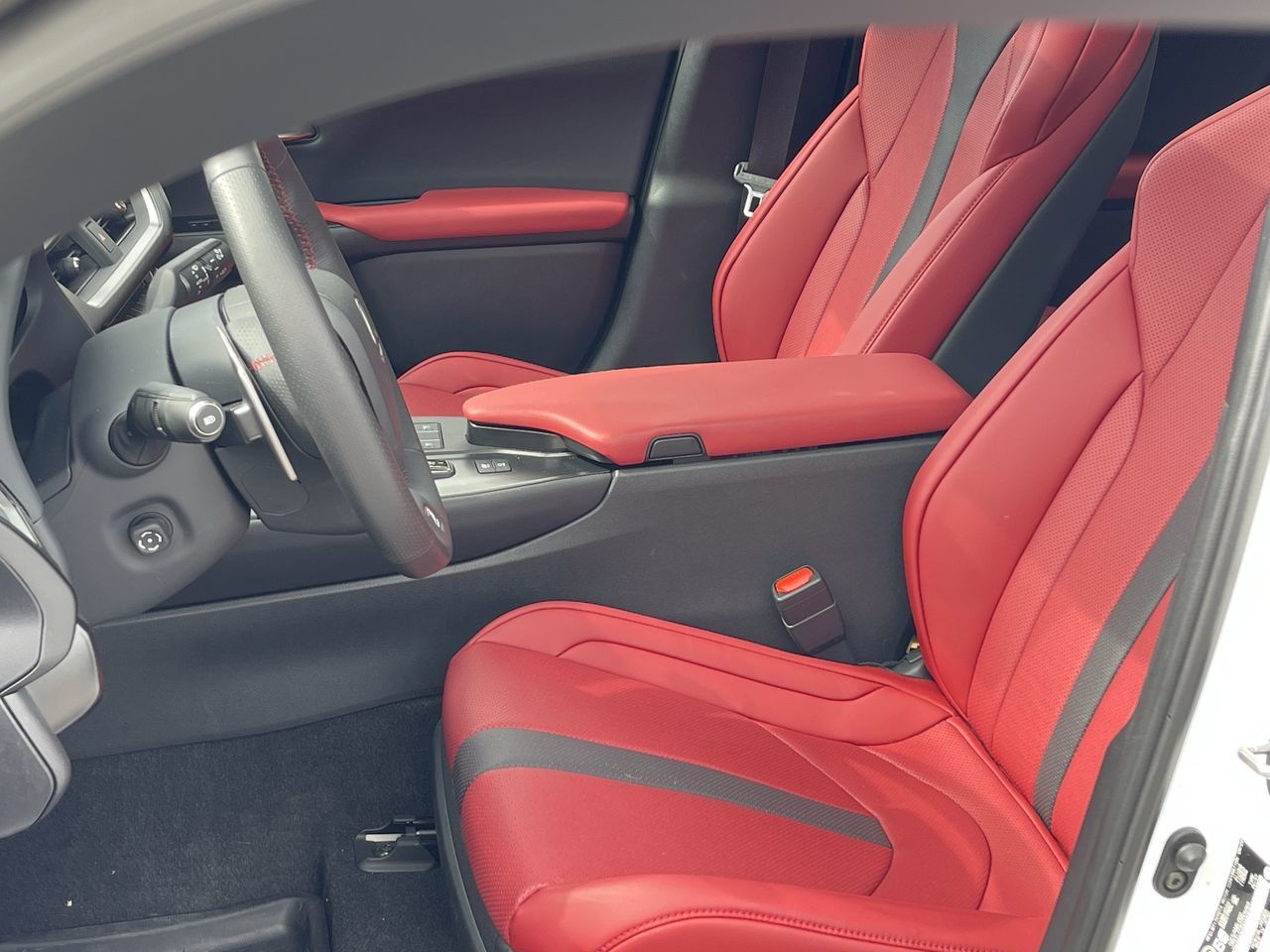 Lexus UX Hybrid  2025