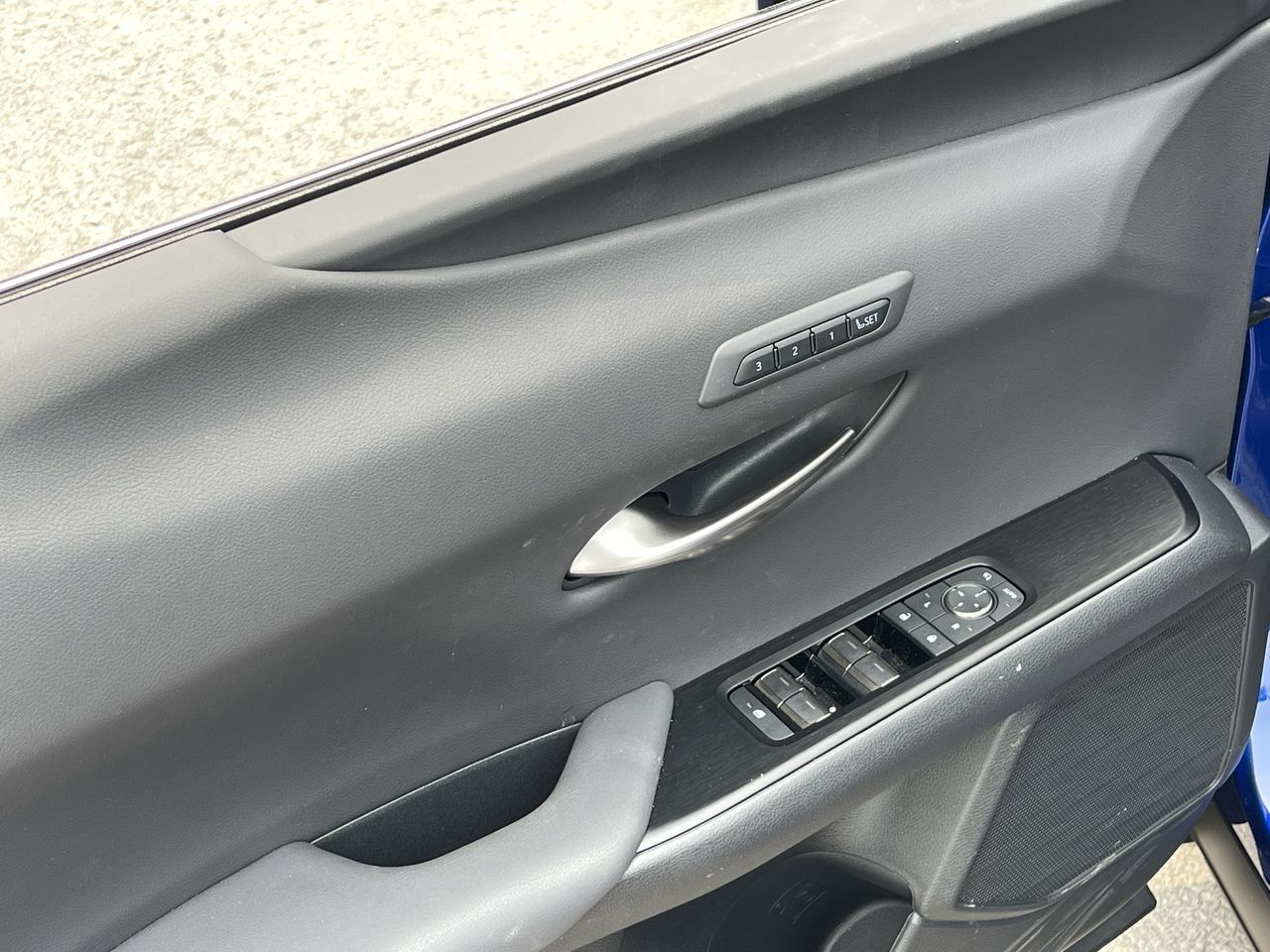 2025 Lexus UX Hybrid