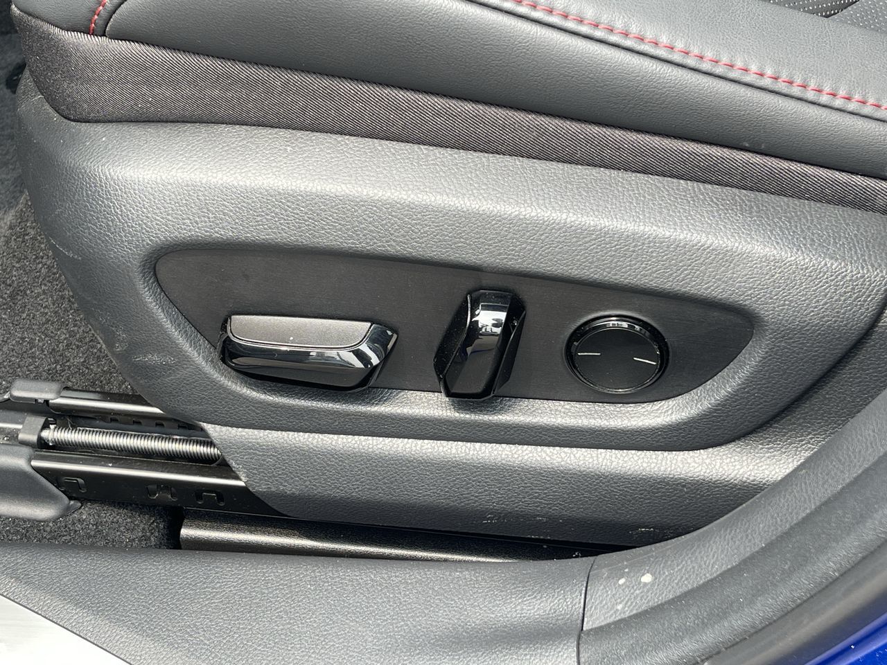 2025 Lexus UX HYBRID in Laval, Quebec