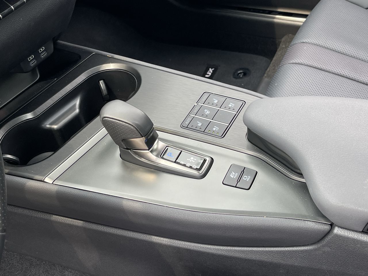 2025 Lexus UX Hybrid