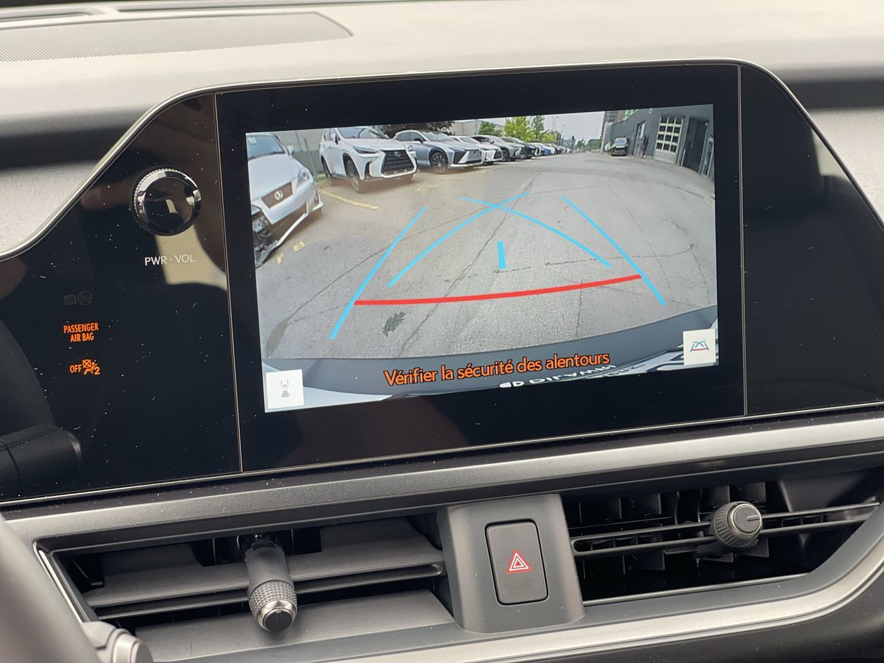 Lexus UX Hybrid  2025