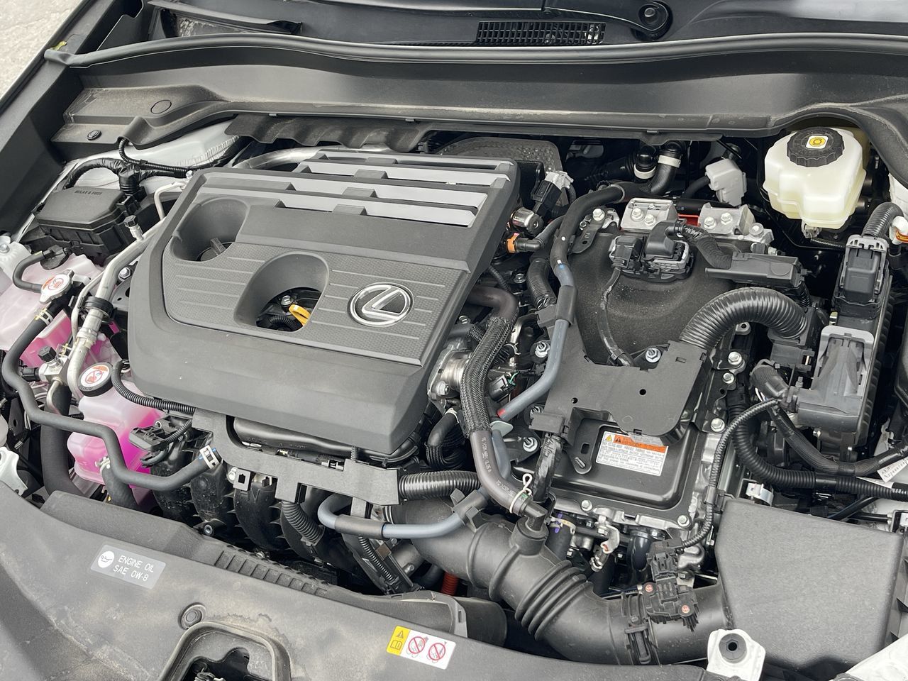 Lexus UX Hybrid  2025