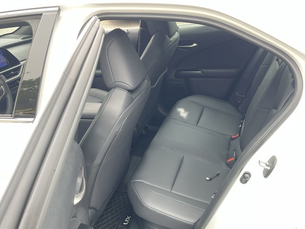 Lexus UX Hybrid  2025