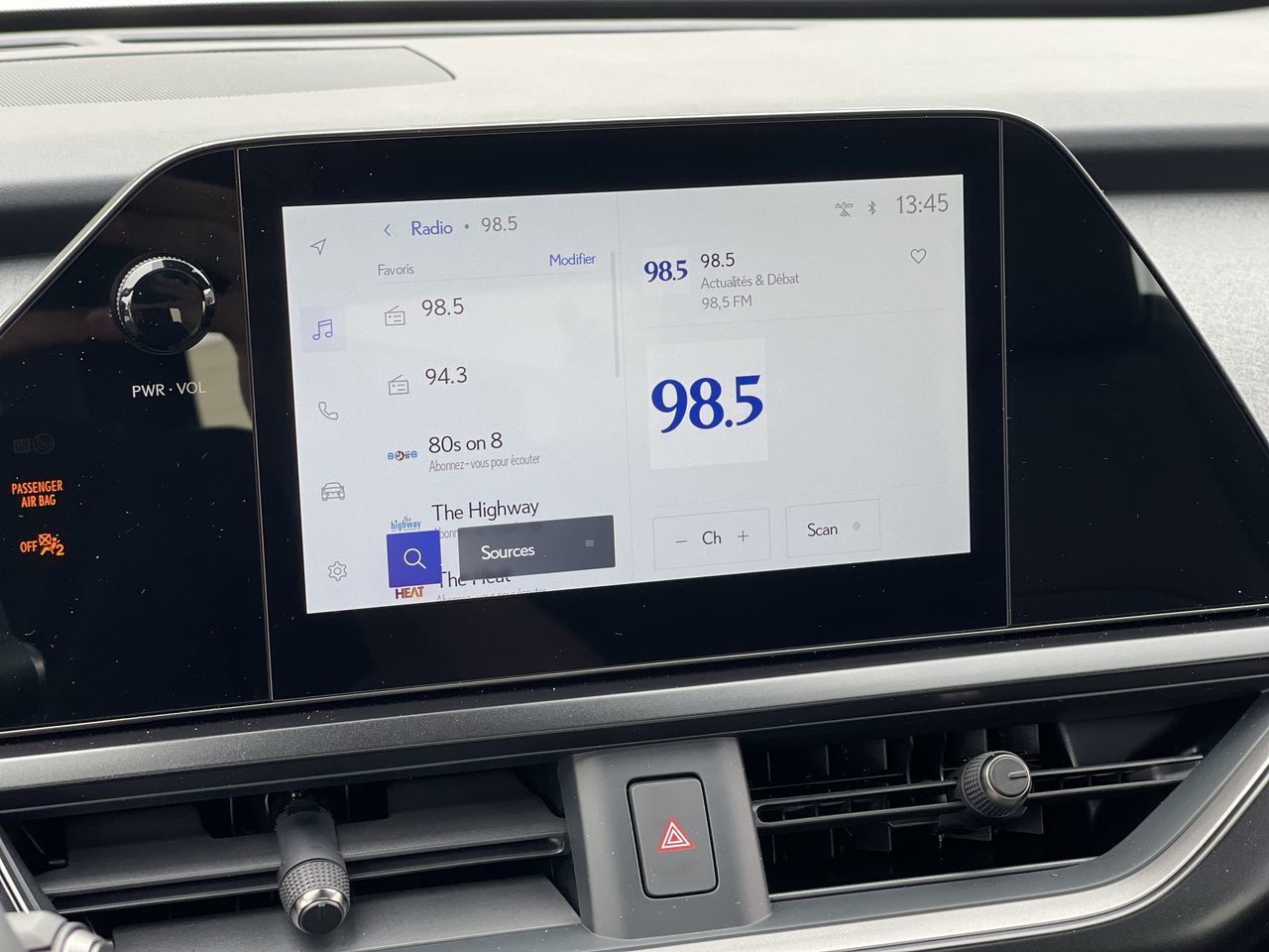 Lexus UX Hybrid  2025