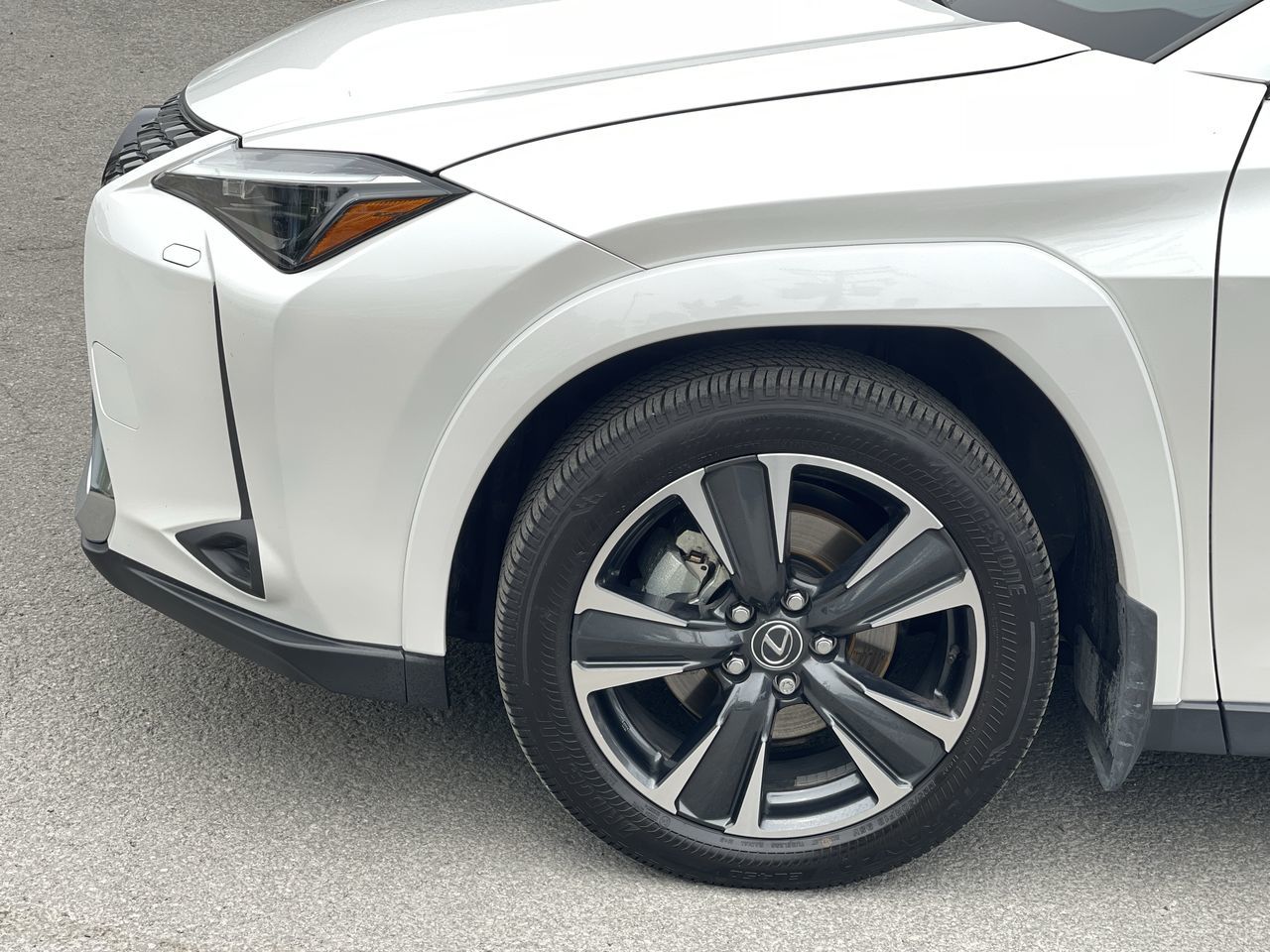 Lexus UX Hybrid  2025