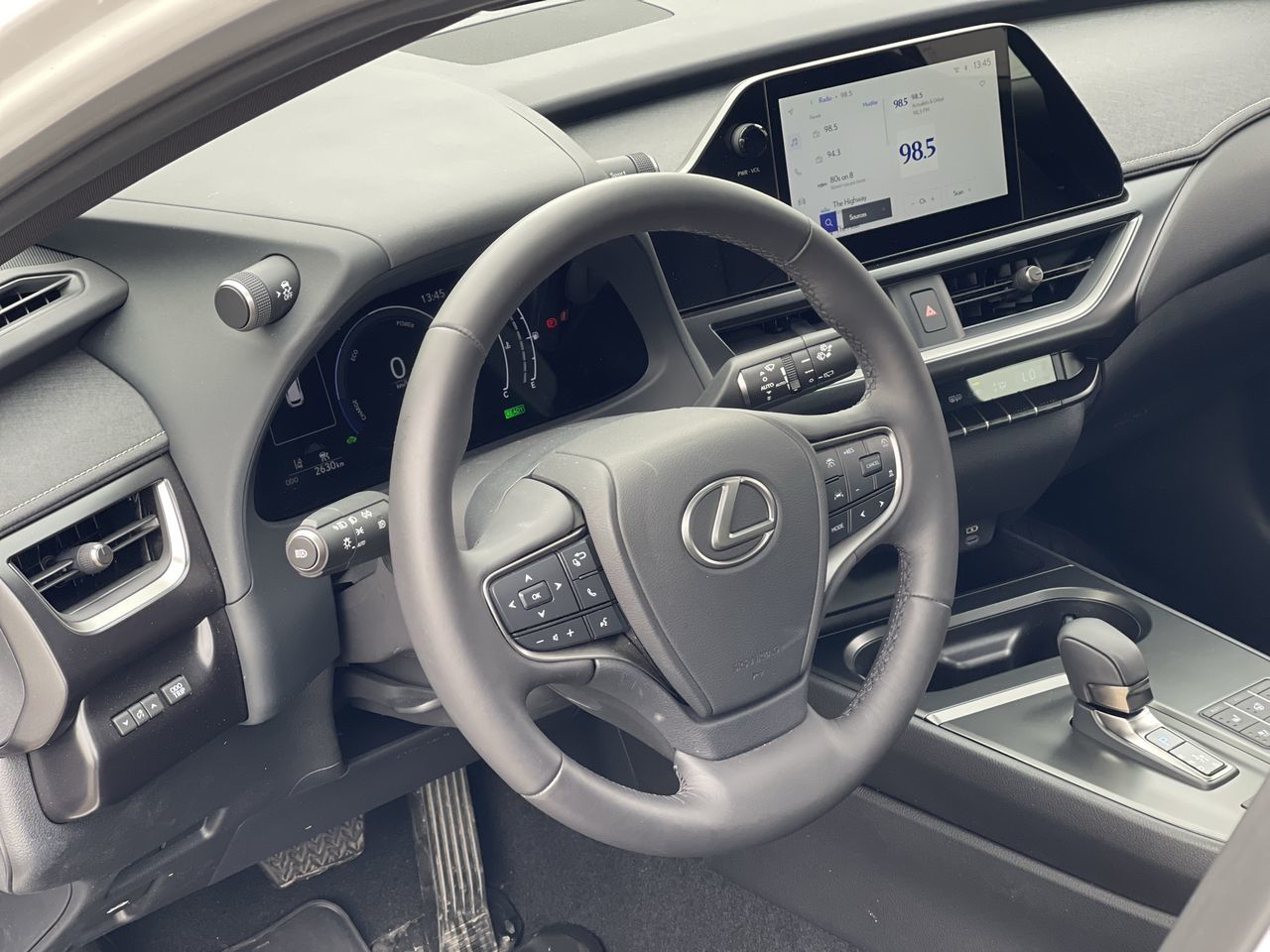 Lexus UX Hybrid  2025