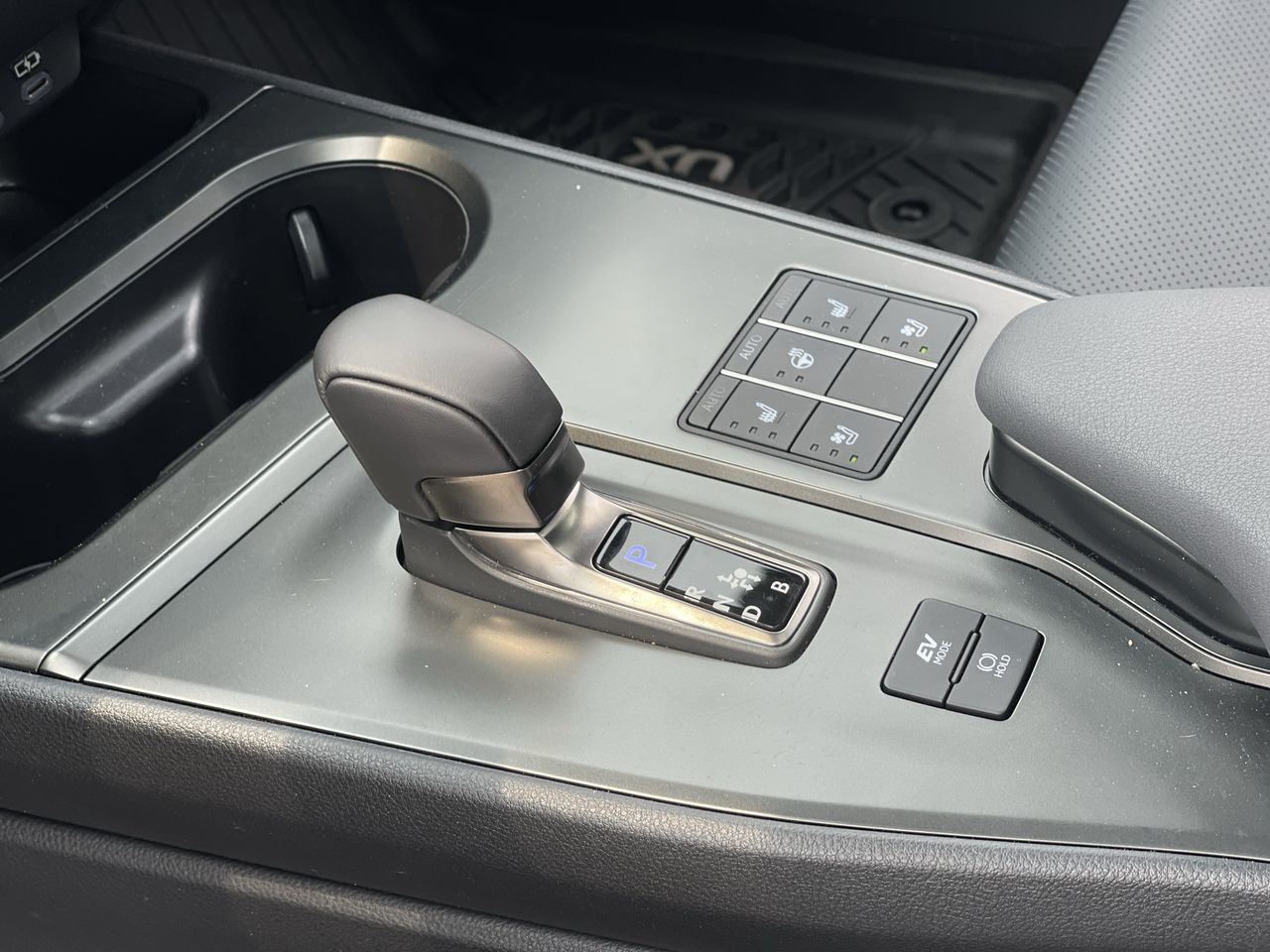 2025 Lexus UX Hybrid in Laval, Quebec