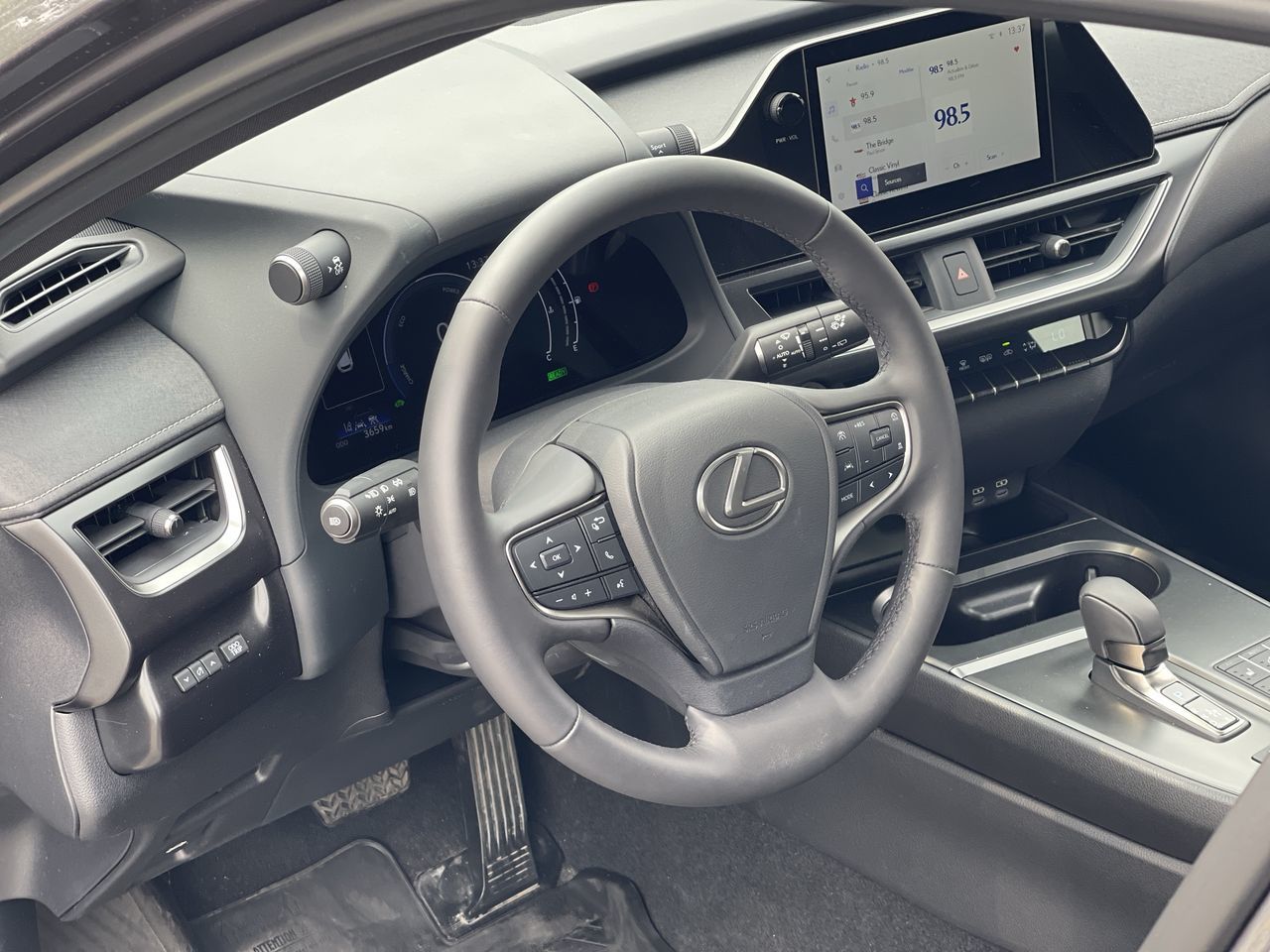 2025 Lexus UX Hybrid in Laval, Quebec