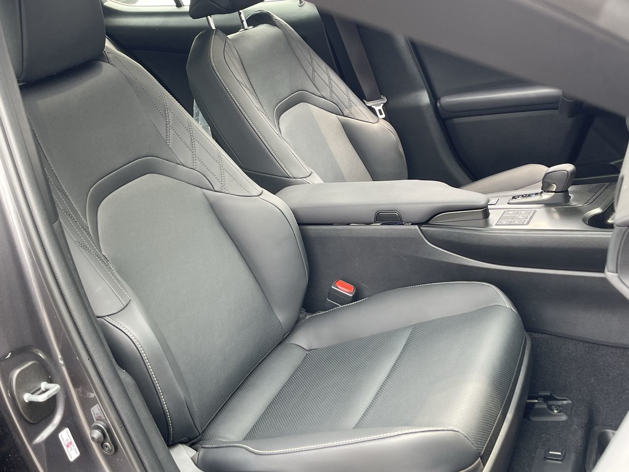 2025 Lexus UX Hybrid in Laval, Quebec