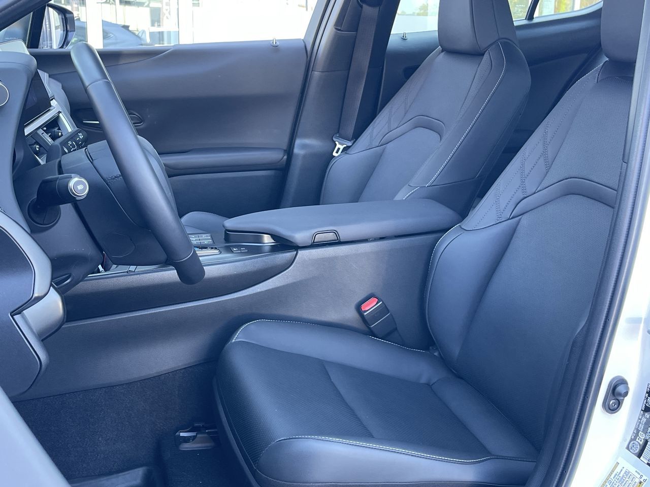 Lexus UX Hybrid  2025