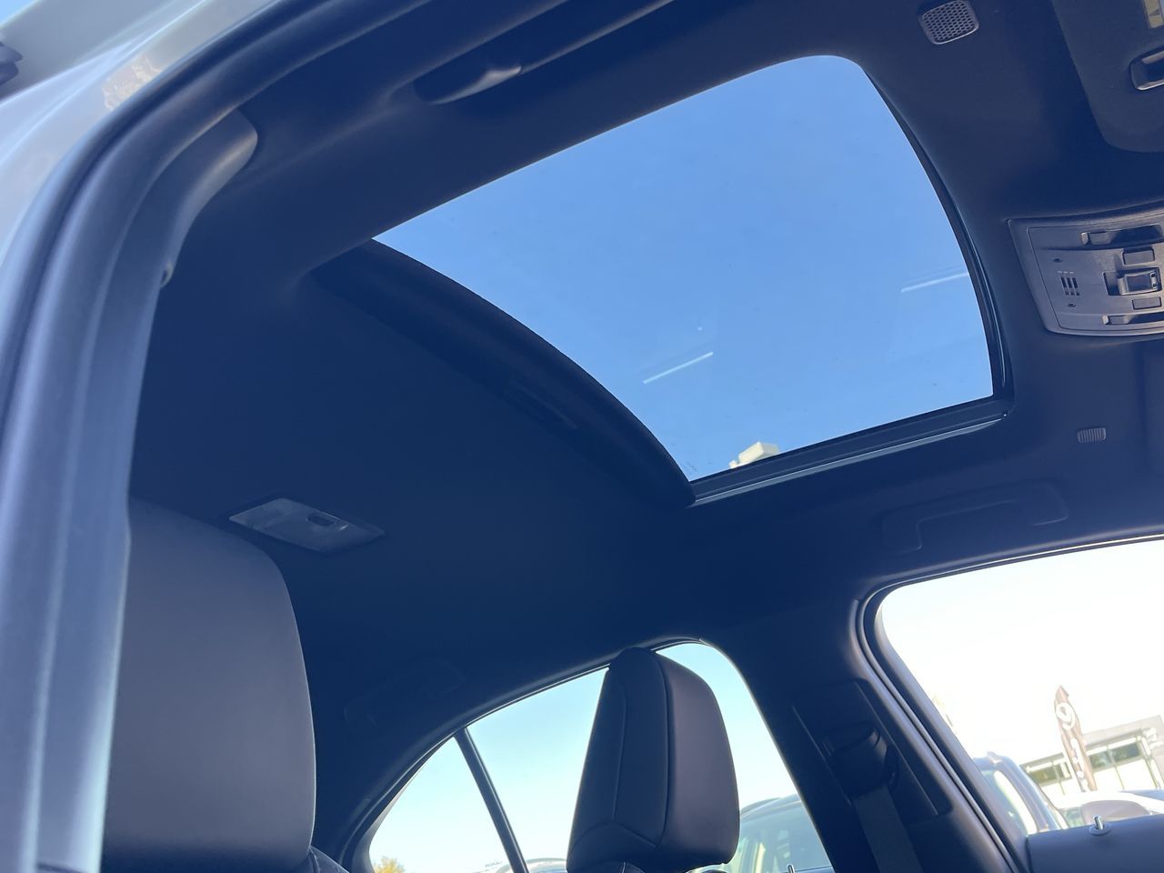 Lexus UX Hybrid  2025