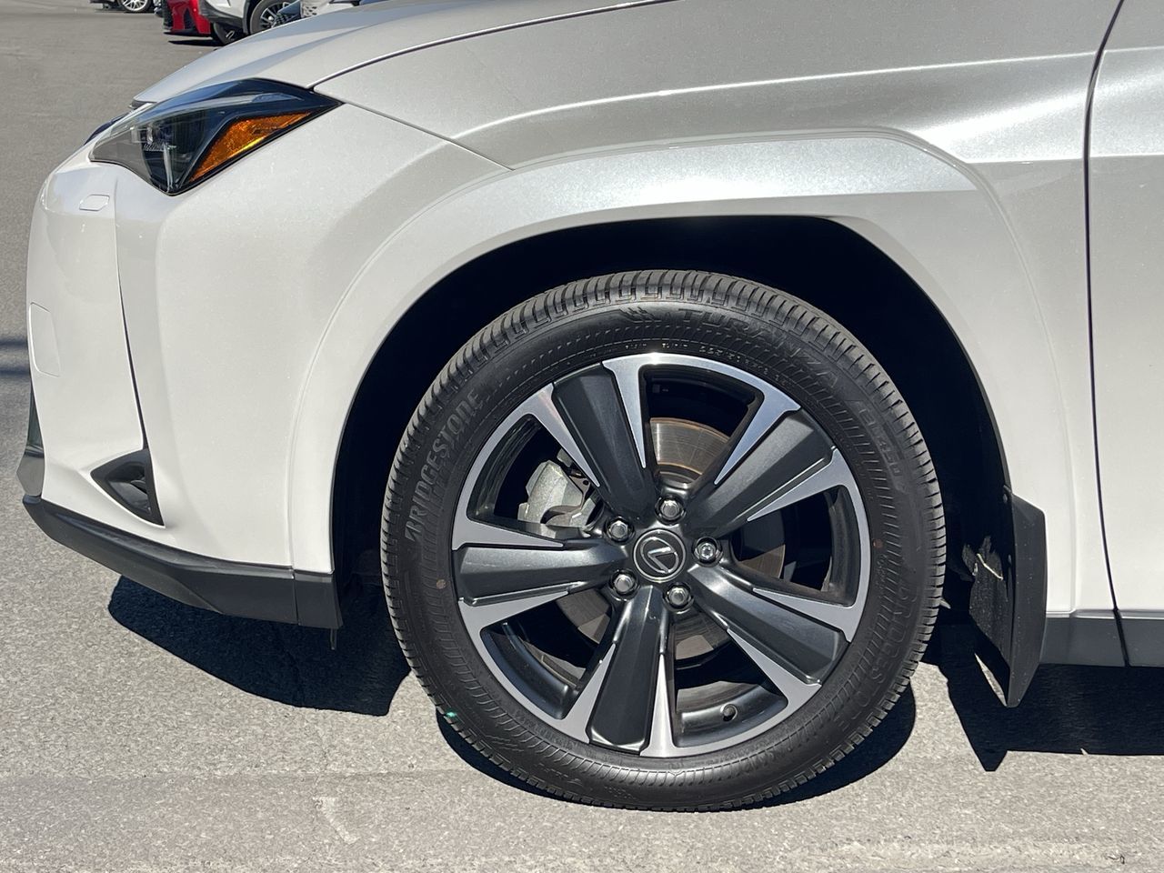 Lexus UX Hybrid  2025