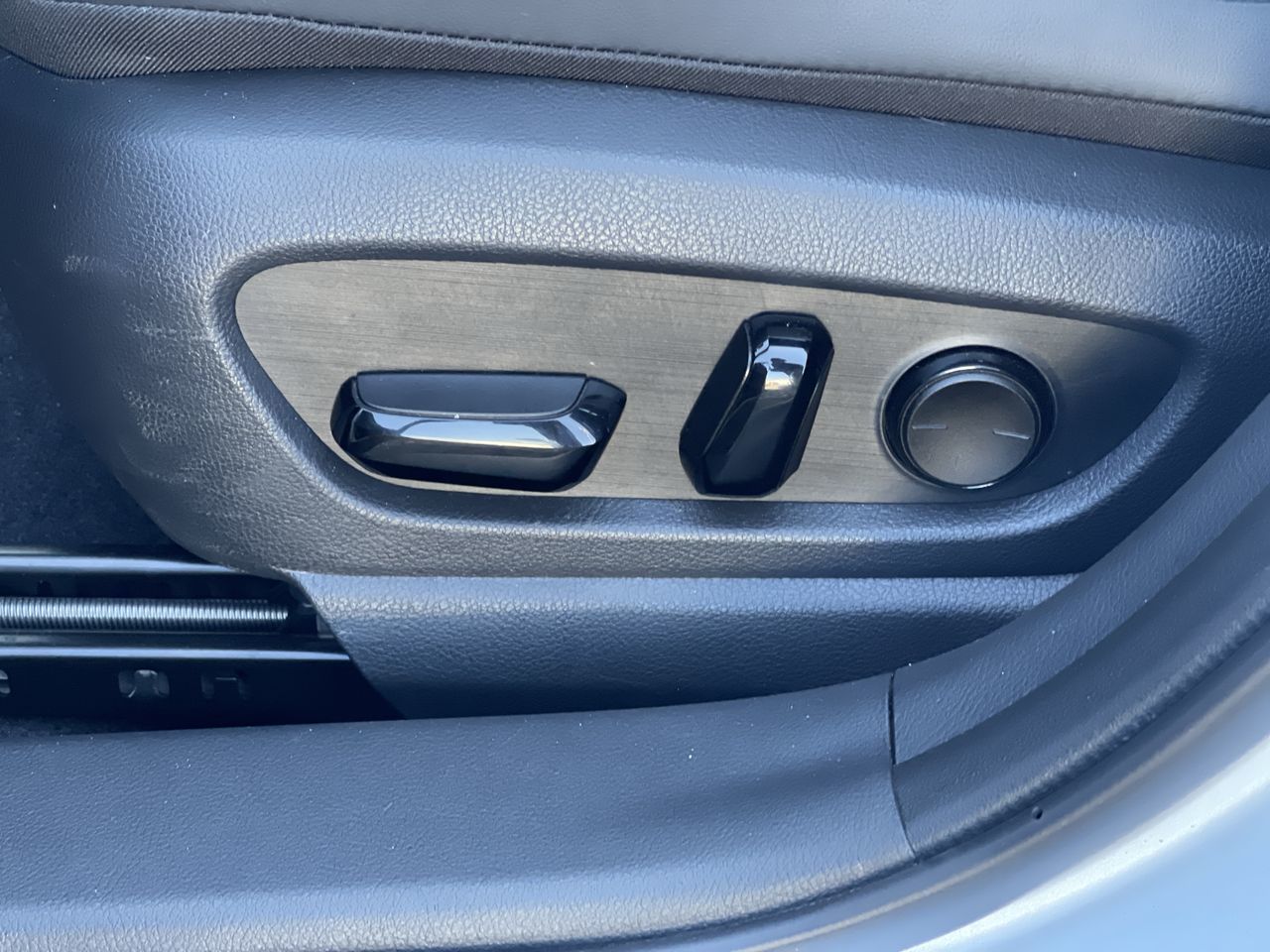 Lexus UX Hybrid  2025