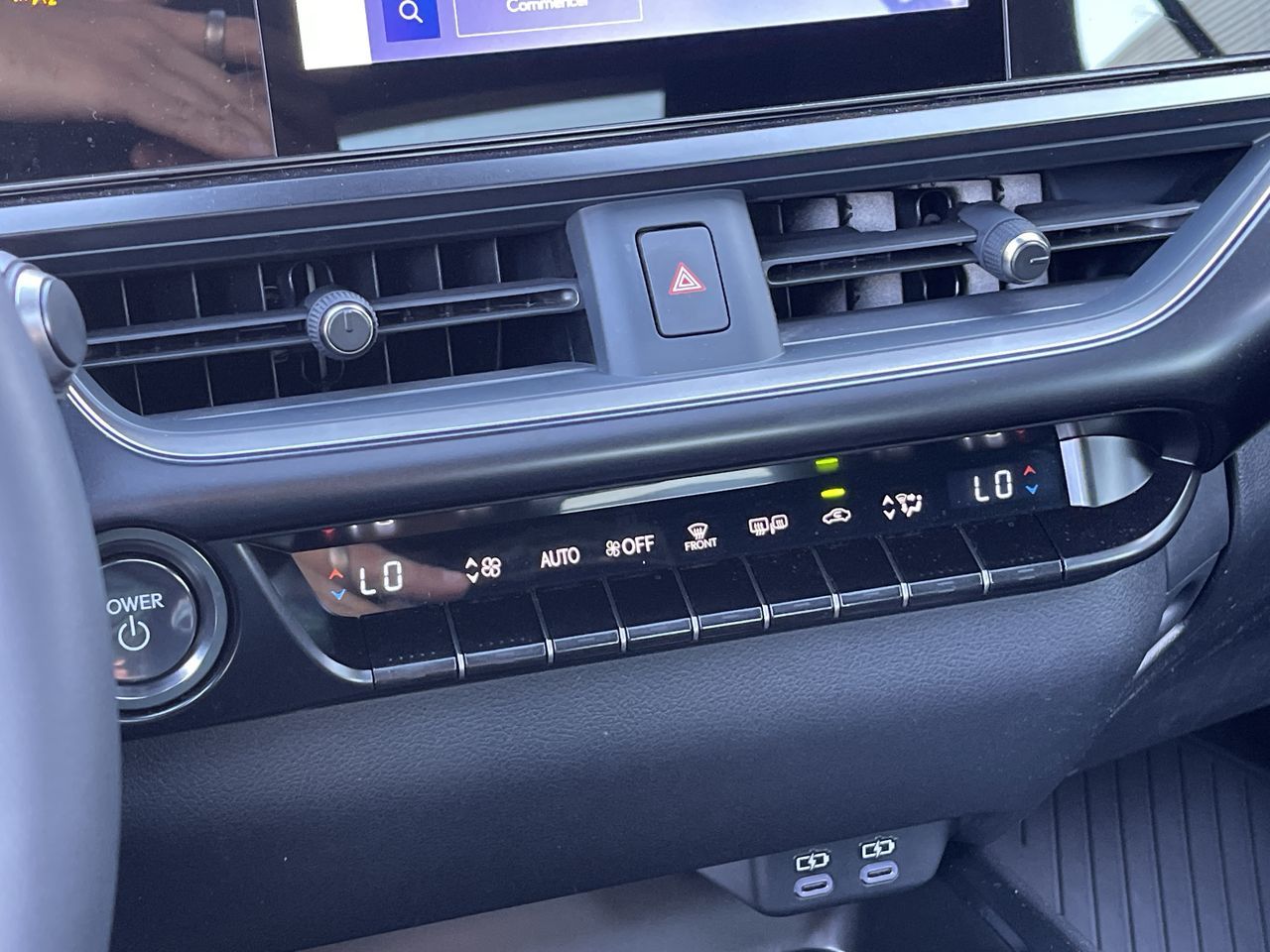 Lexus UX Hybrid  2025