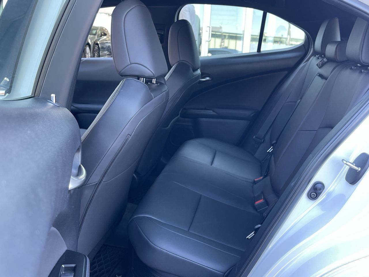 Lexus UX Hybrid  2025