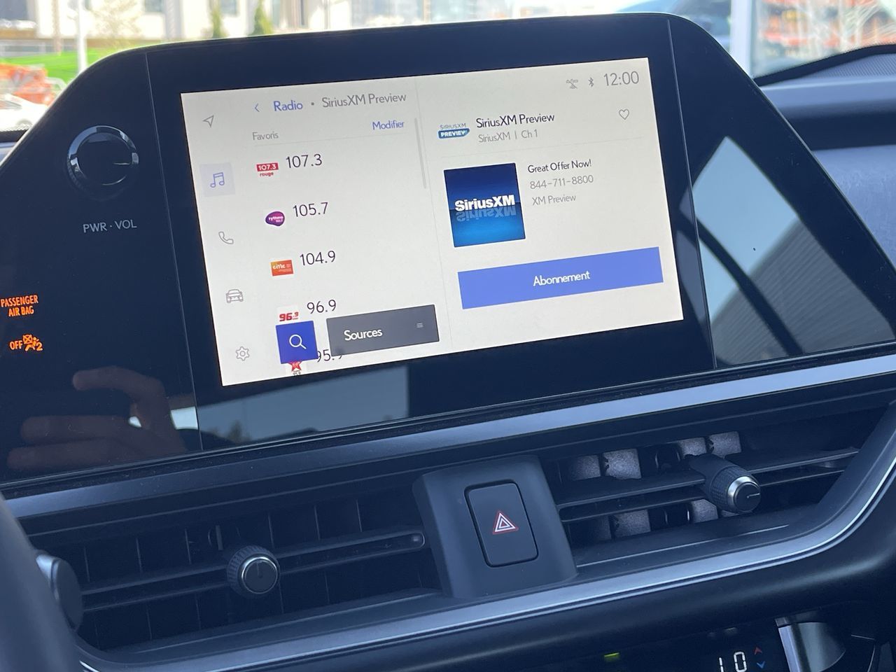 Lexus UX Hybrid  2025