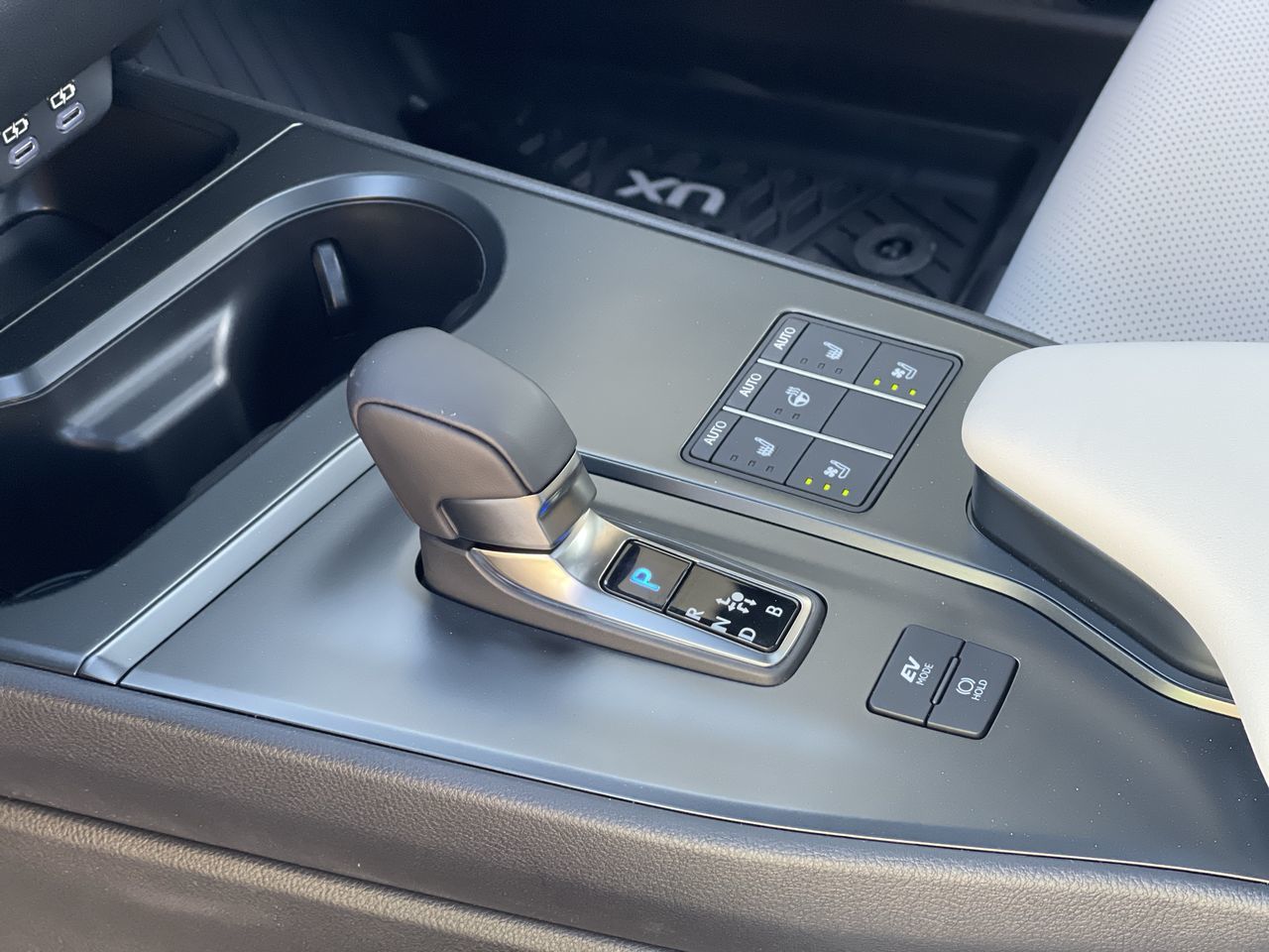 2025 Lexus UX HYBRID in Laval, Quebec