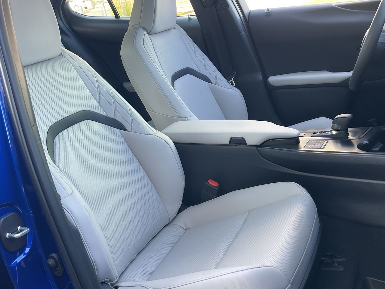 2025 Lexus UX HYBRID in Laval, Quebec