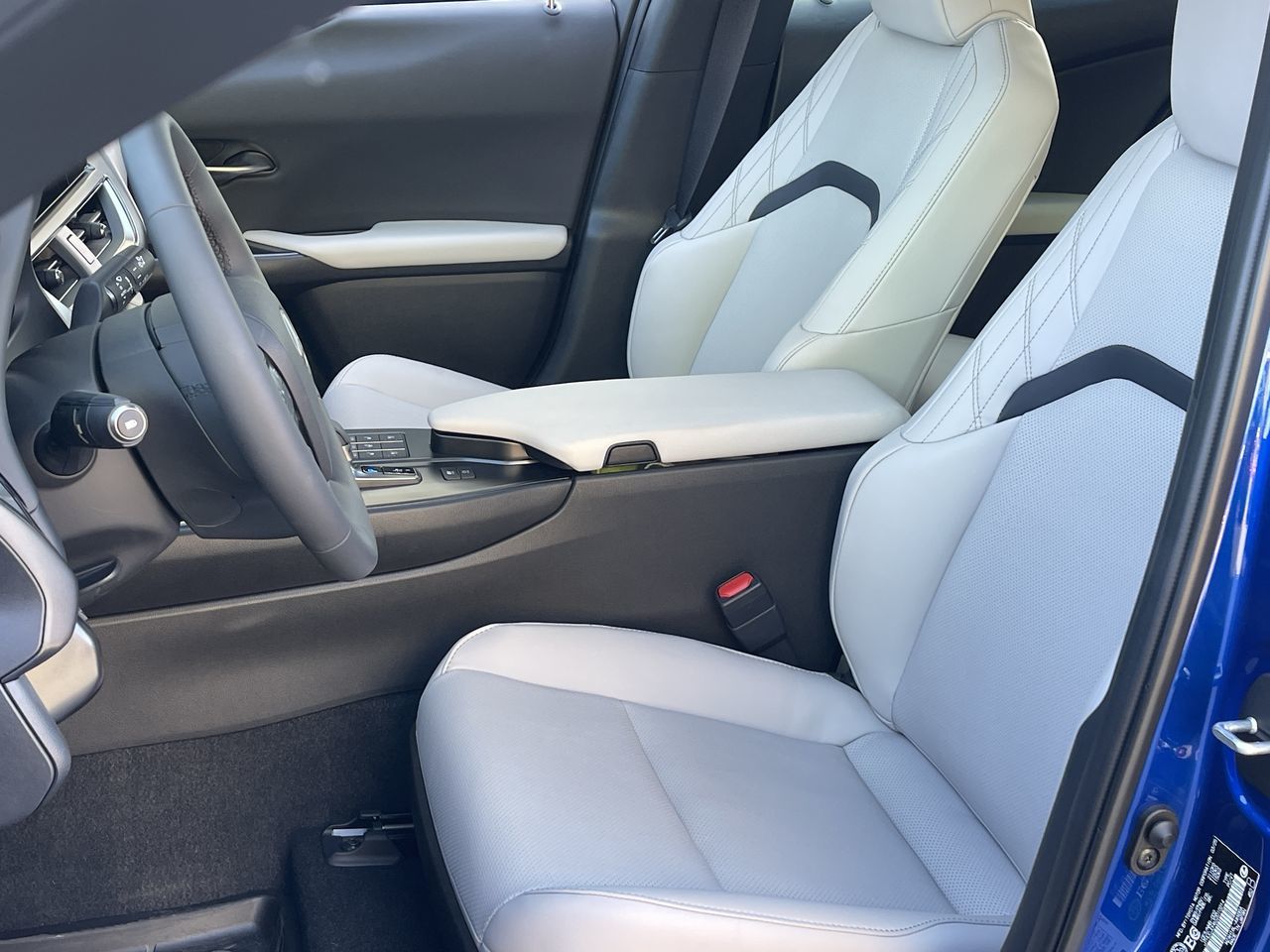 2025 Lexus UX HYBRID in Laval, Quebec