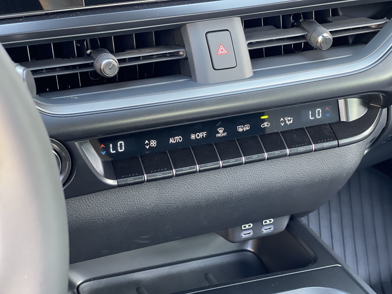2025 Lexus UX HYBRID in Laval, Quebec