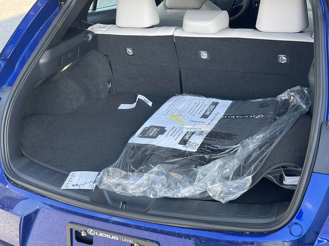2025 Lexus UX HYBRID in Laval, Quebec