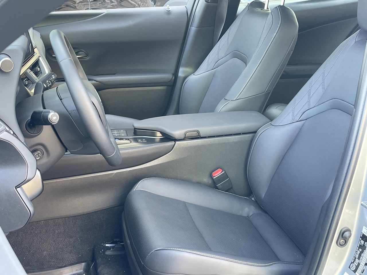 2025 Lexus UX HYBRID in Laval, Quebec
