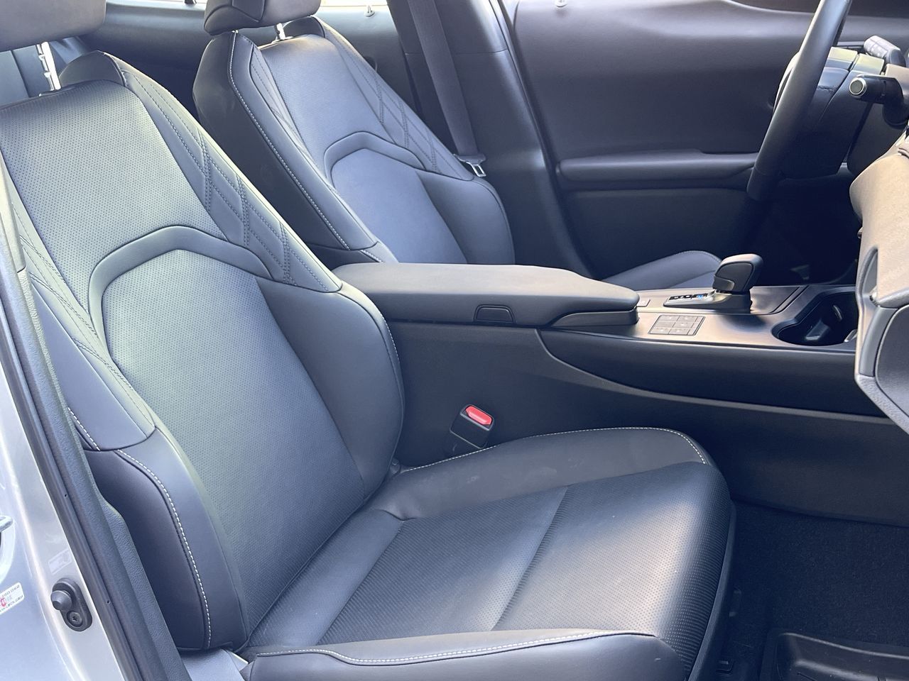 2025 Lexus UX HYBRID in Laval, Quebec