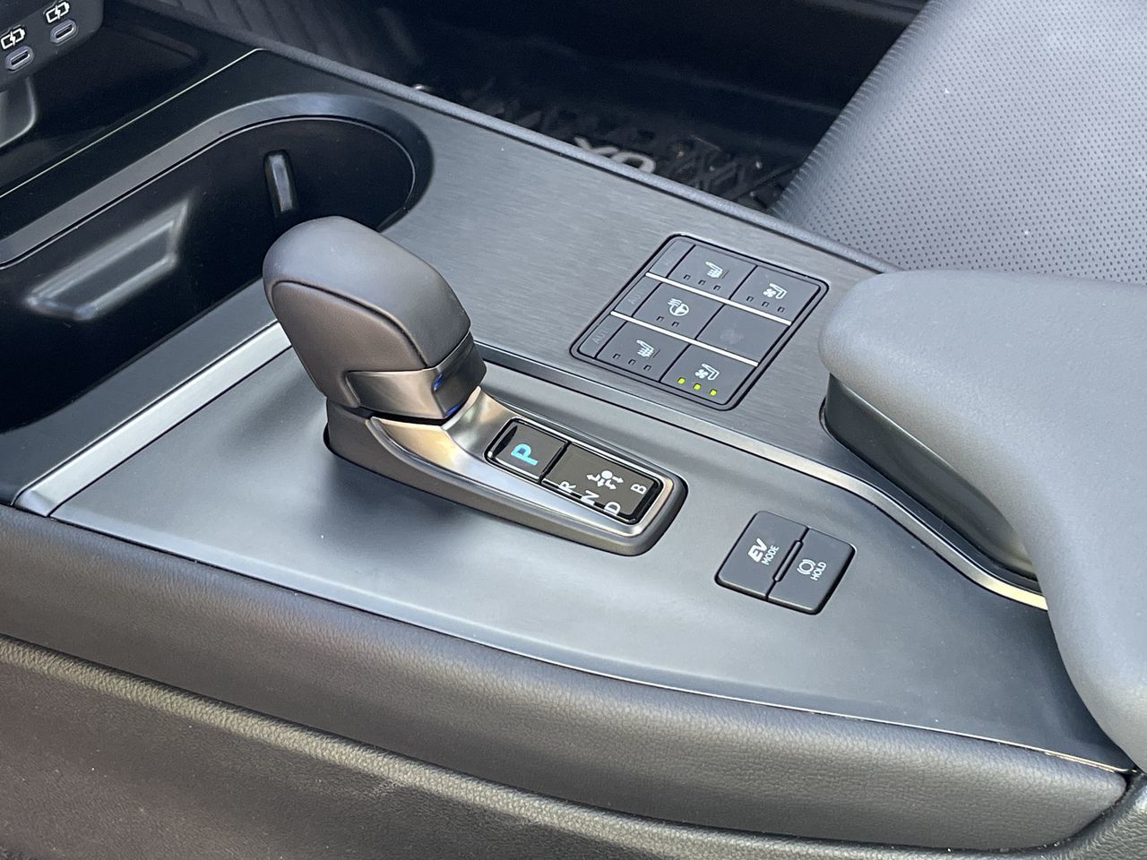 2025 Lexus UX HYBRID in Laval, Quebec