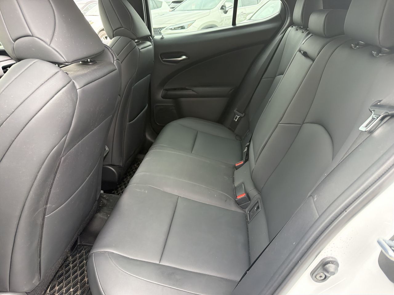 Lexus UX  2024