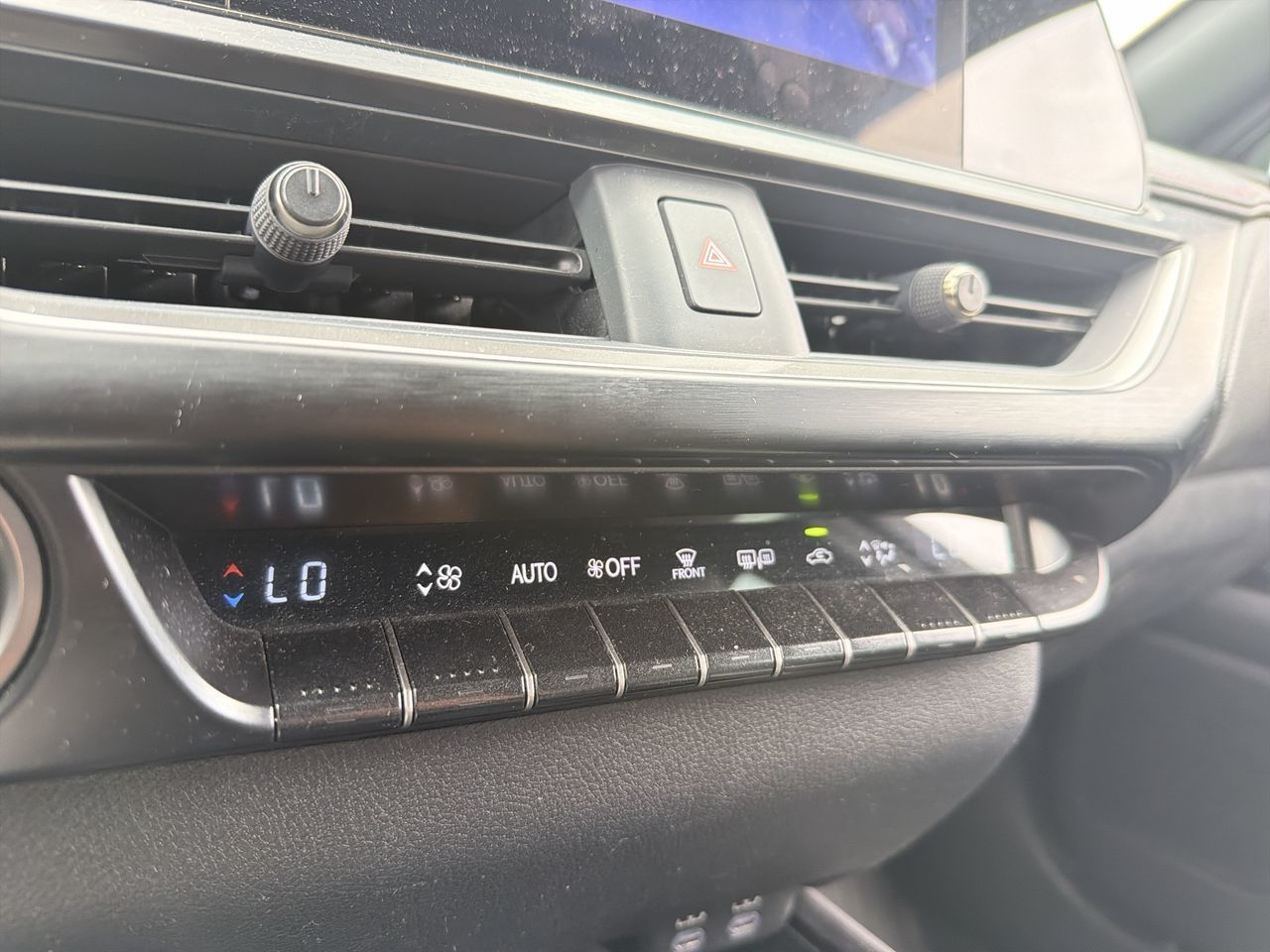 Lexus UX  2024
