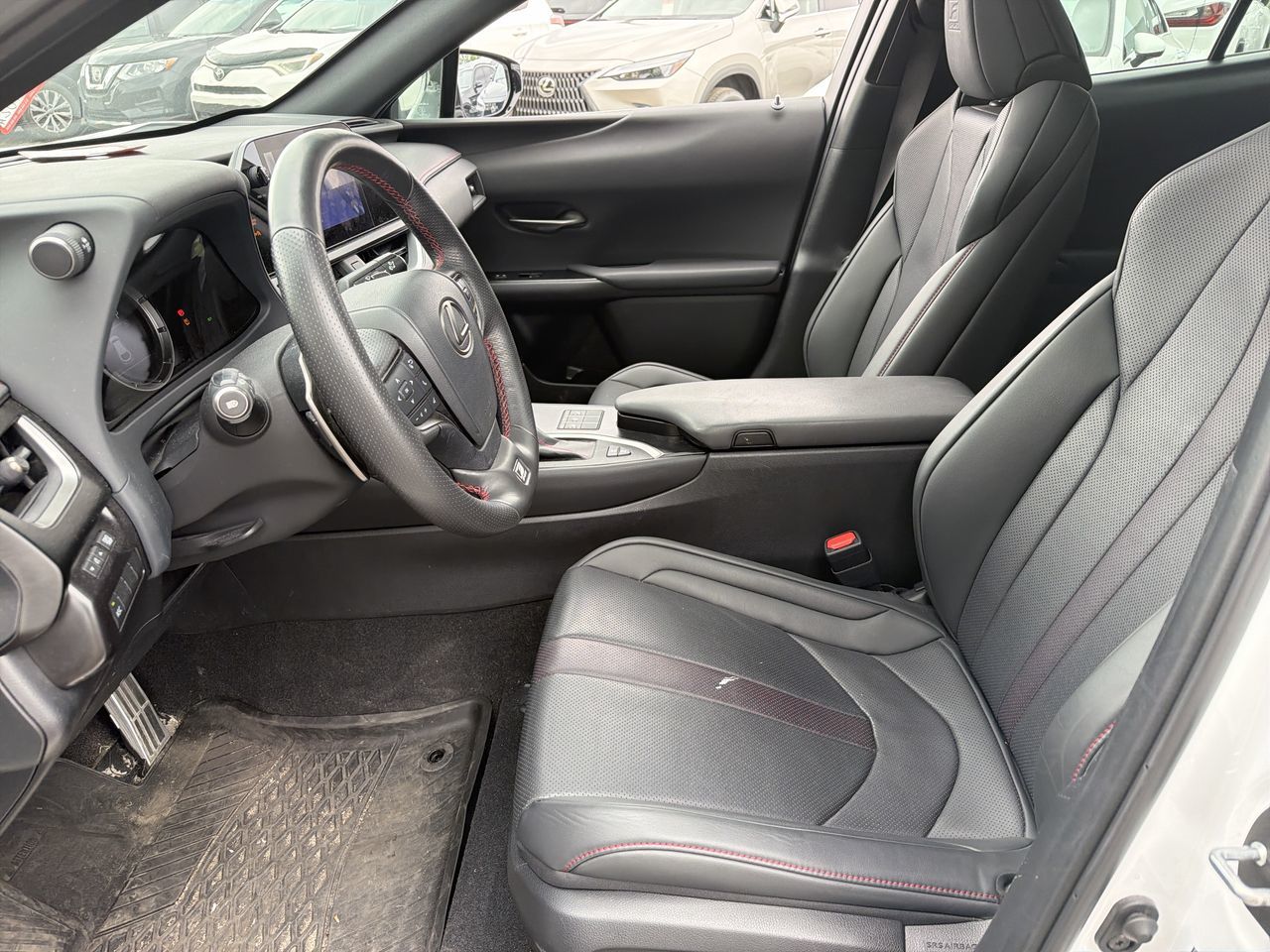Lexus UX  2024