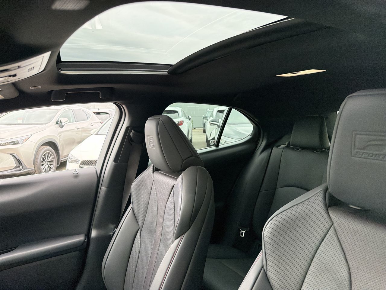 Lexus UX  2024