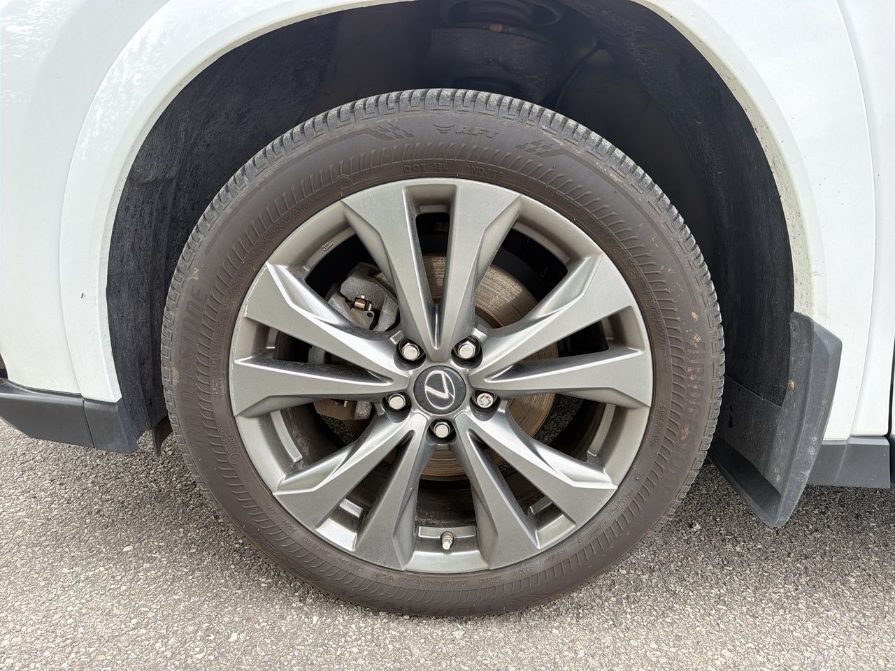 Lexus UX  2024