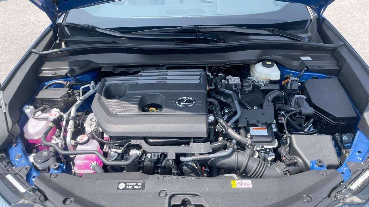 2025 Lexus UX in Laval, Quebec