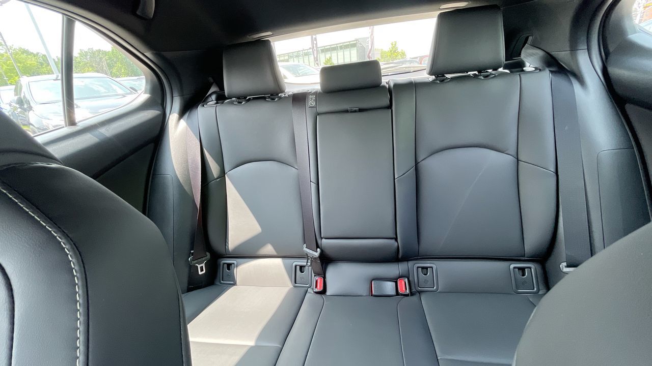 2025 Lexus UX in Laval, Quebec