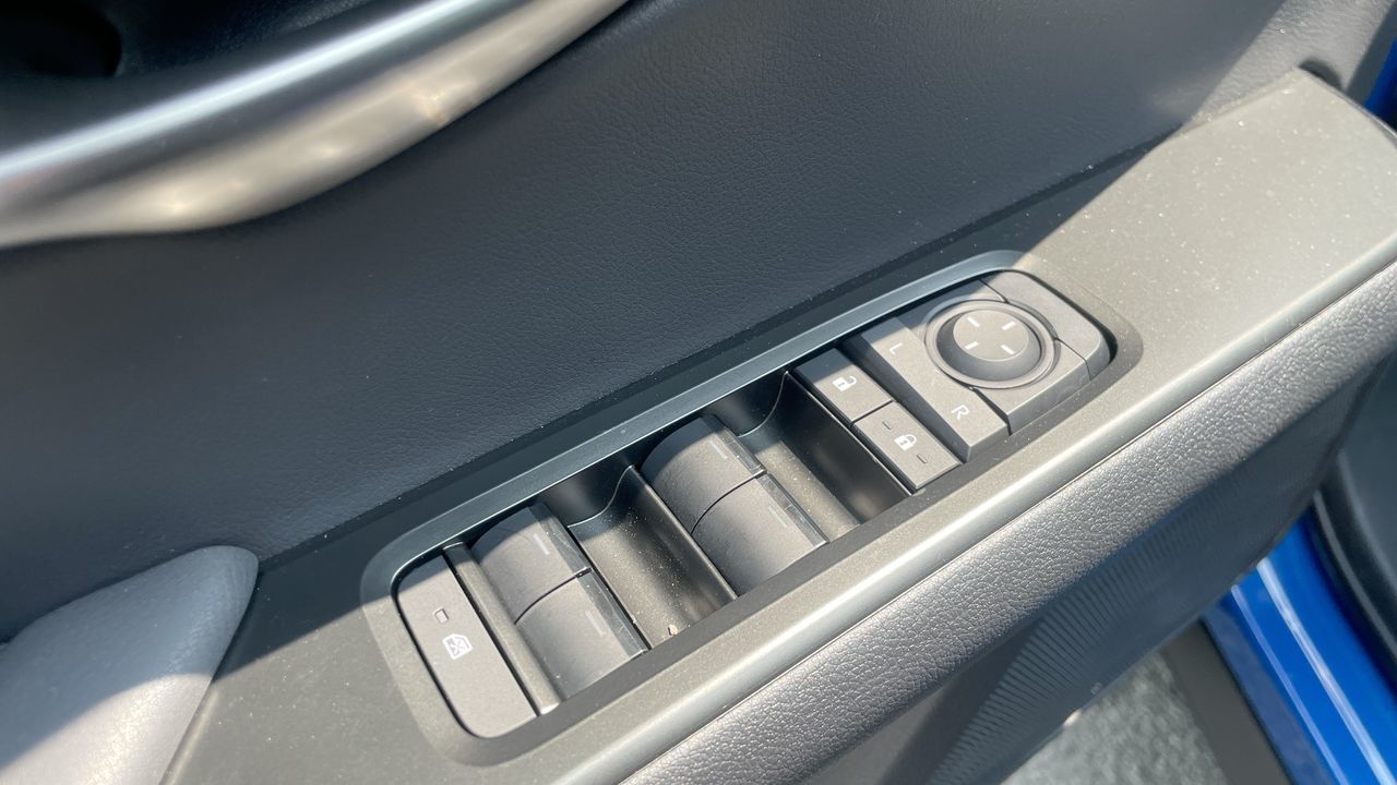 2025 Lexus UX in Laval, Quebec